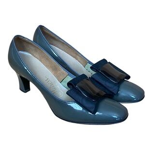 Heiress Vintage Womens Patent Leather Gray Heeled Pumps With Bow